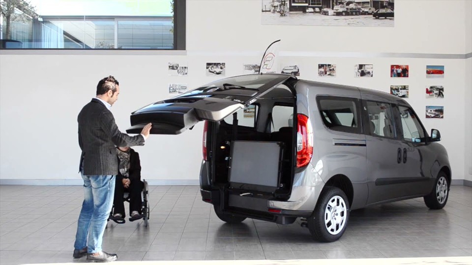 Fiat Doblò con rampa posteriore nel video ufficiale Focaccia Group